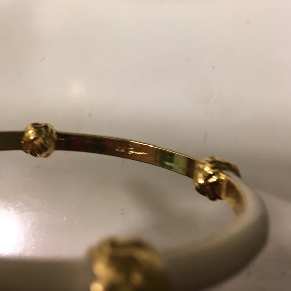 Lilly Pulitzer Jewelry - Lilly Pulitzer white and gold bracelet Lilly Pulitzer Jewelry - Lilly Pulitzer white and gold bracelet