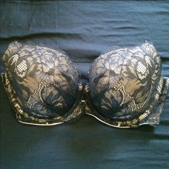 NWOT Fabulous by VICTORIA'S SECRET Lace Bra