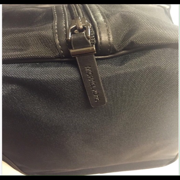 ๐๐๐ MICHAEL KORS JET SET WEEKENDER DUFFLE BAG๐ - Picture 3 of 4