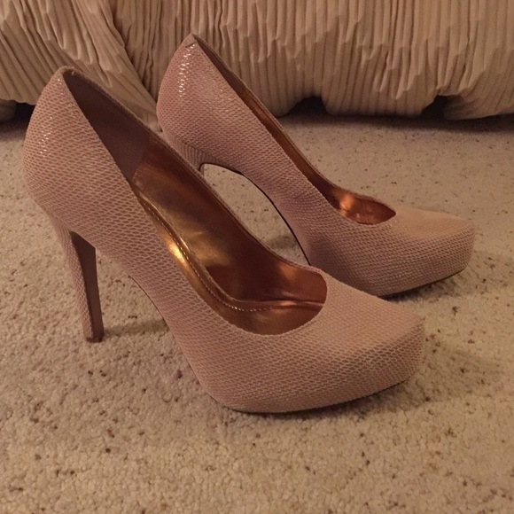 Bcbgeneration Pump - image 1