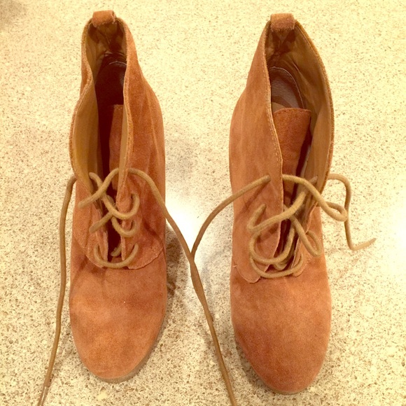 Steve Madden brown suede booties
