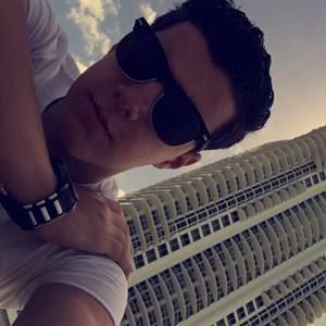 Meet your Posher, Adrián