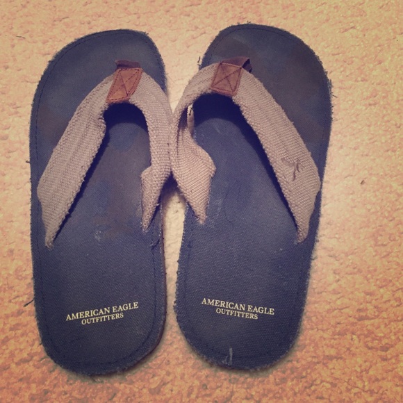 American Eagle navy flip flops size 11