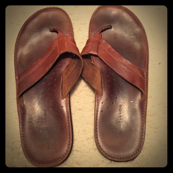 American Eagle men's leather flip flops