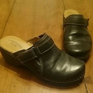Canyon River Blues dolly black leather upper clogs