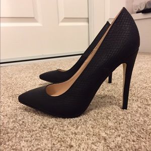 Sergio Bari - Francine pointed-toe pumps in Black