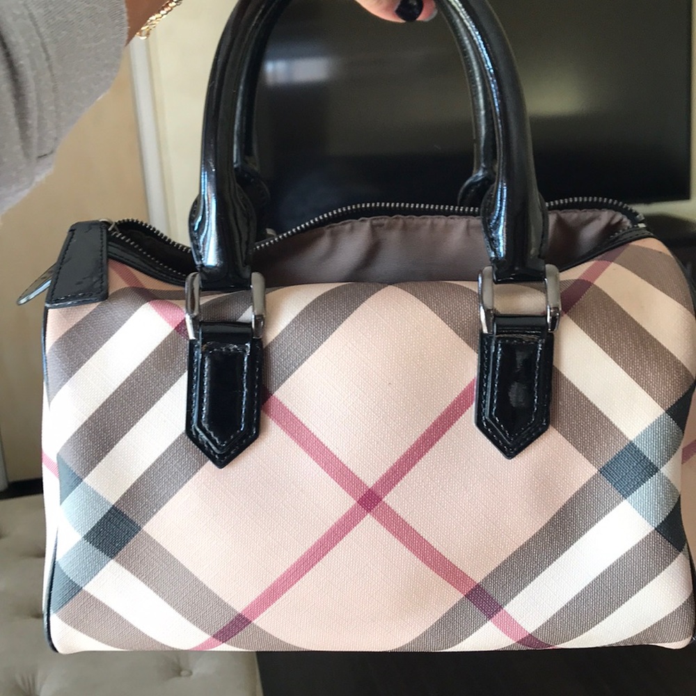 Burberry purse *authentic*