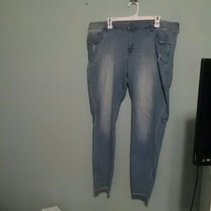 Lightwash OLD NAVY distressed rockstar jegging