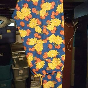 Tall and curvy LuLaRoe leggins make offer!