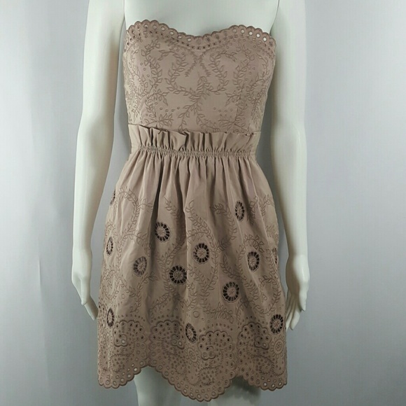 BCBGMaxAzria Dresses & Skirts - BCBGMAXAZRIA strapless dress