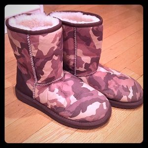 Brown camo classic short UGG boots. New condition!