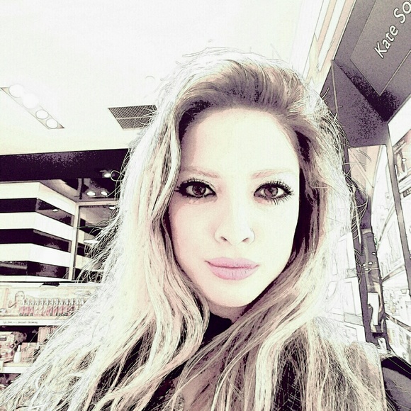 Meet your Posher, Yasmin - Picture 1 of 1