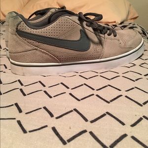 Men's NIKE sneakers