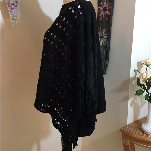 ✔️1 Left!✔️Jet Black Fringed Poncho - Picture 2 of 4
