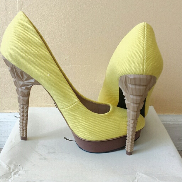 Rachel Roy pumps