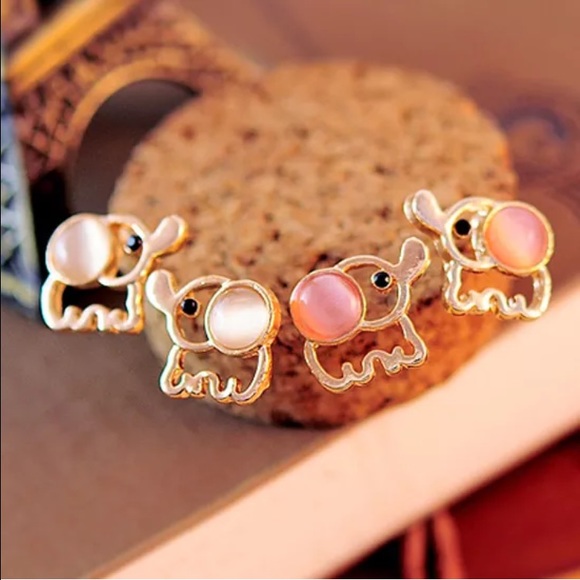 Adorable Opal pierced elephant charm earrings new - Picture 2 of 4