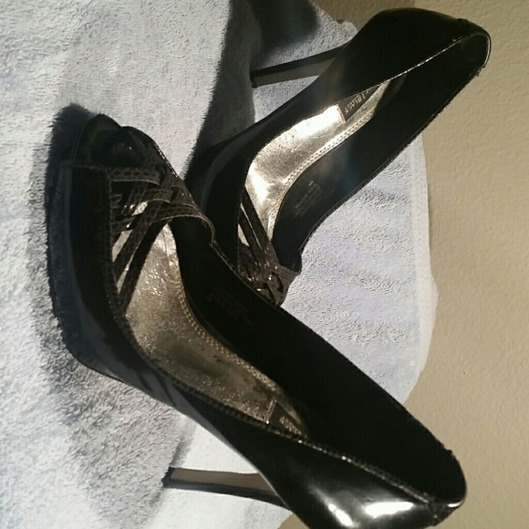 CLASSIC PEEP TOE HEELS NOT WORN - Picture 3 of 4