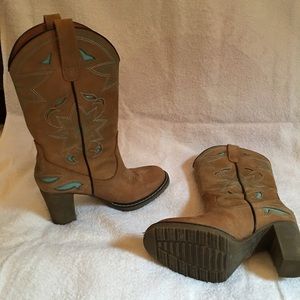 Roper cowgirl boots. Only worn once.