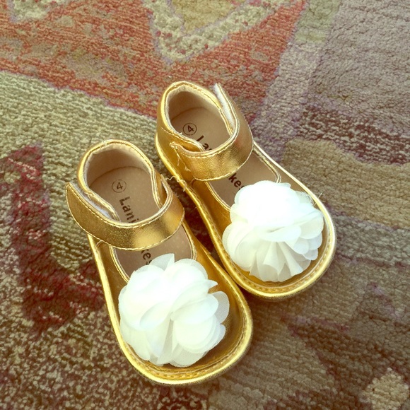 Laniecakes size 4 squeaks