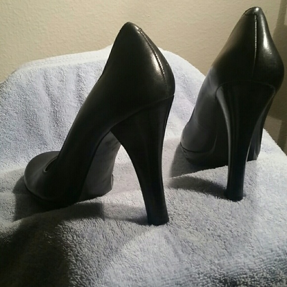 Guess Black Leather Platform Heels - Picture 4 of 4