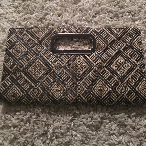 Black and Tan straw clutch