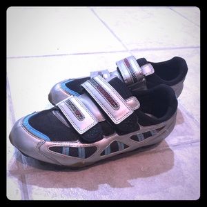 Bike shoes with shimano clips