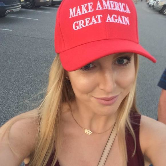 Meet your Posher, Jessica - Picture 1 of 1