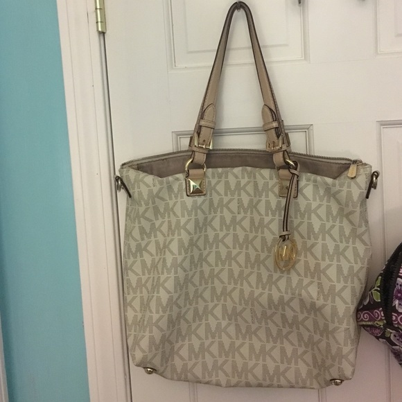 Authentic michael kors hand bag