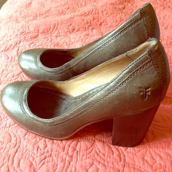 Frye Carson Pumps