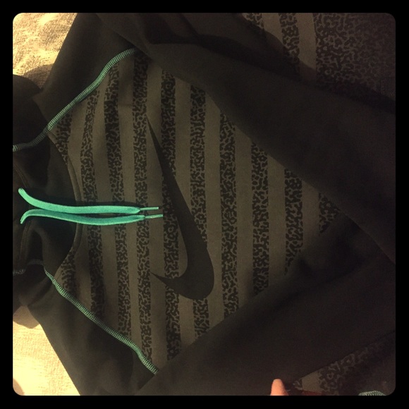 Nike pullover sweatshirt