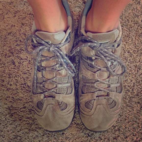 Hiking tennis shoes