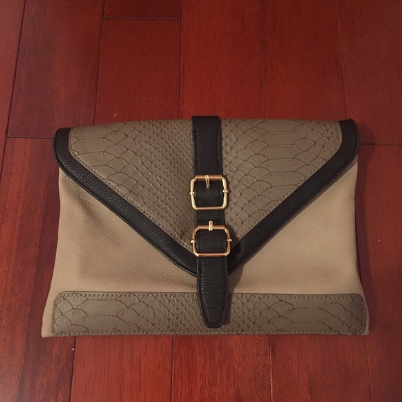 STEVE MADDEN PURSE/CLUCH (Tan/black leather color)