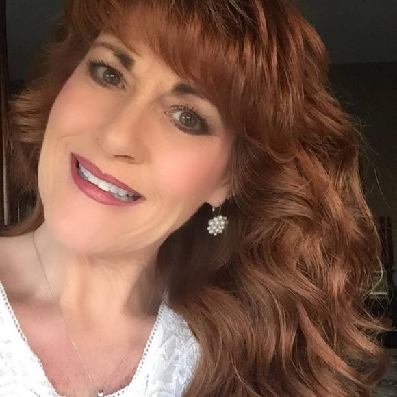 Meet your Posher, Leslie