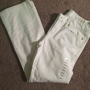 Gap White flair jean