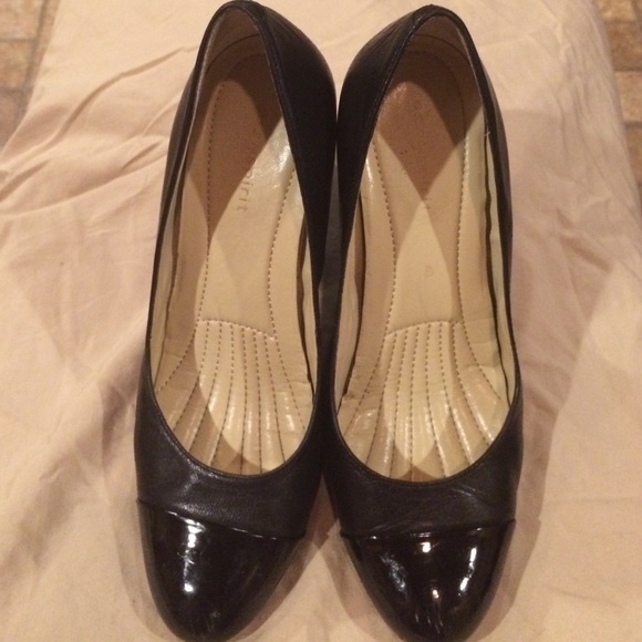 Black leather pumps-patent leather toe and heel