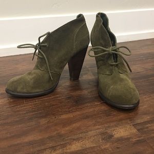 Seychelles green heels