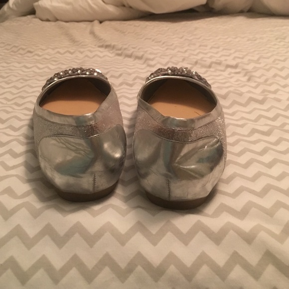 Too small - Picture 3 of 4