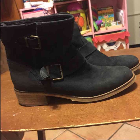 Steve Madden Black suede Booties 8