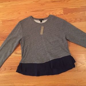 grey long sleeve shirt/sweatshirt