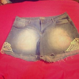 LAST CHANCE Light blue denim and lace shorts