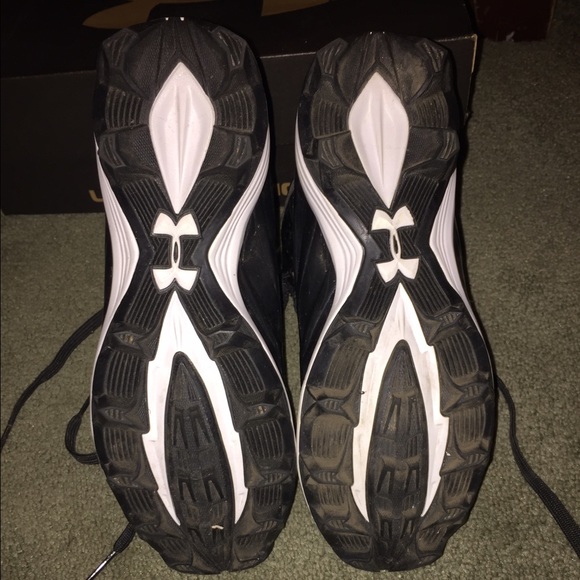Under Amour cleats 4 youth - Picture 2 of 4