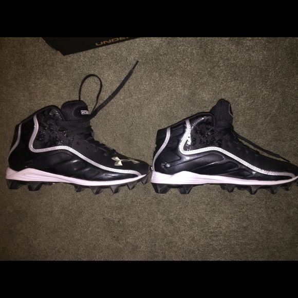 Under Amour cleats 4 youth - Picture 3 of 4