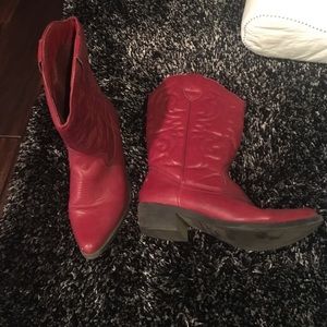 Red cowboy boots!❤️