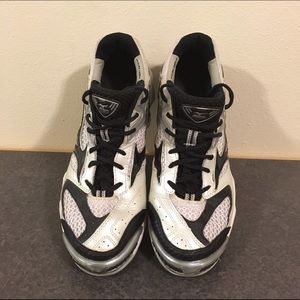 Mizuno volleyball court shoes