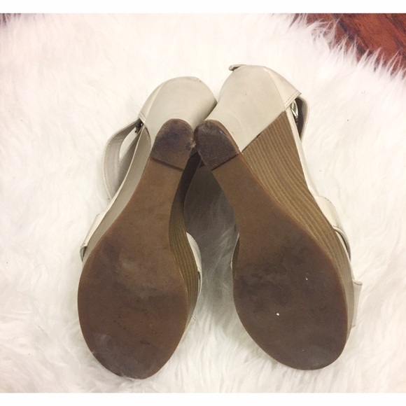 💝Elle Wedges💝 - Picture 3 of 4