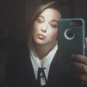 Meet your Posher, Liz