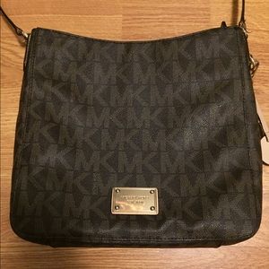 Michael Kors Jet Set messenger bag