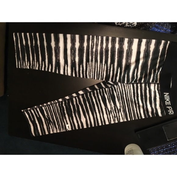 Nike crop leggings