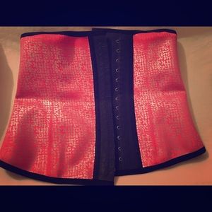 100% Columbine. Waist trainer! Body shaper!!