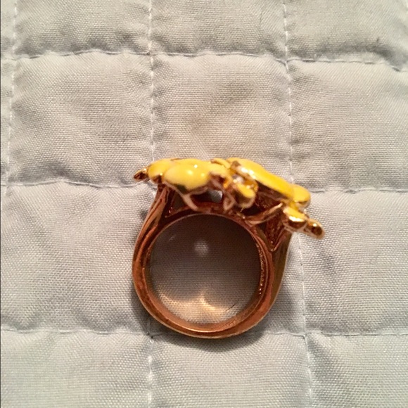 Yellow flower ring! - Picture 2 of 2